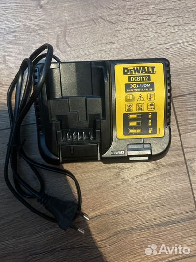 Зарядное устройство dewalt