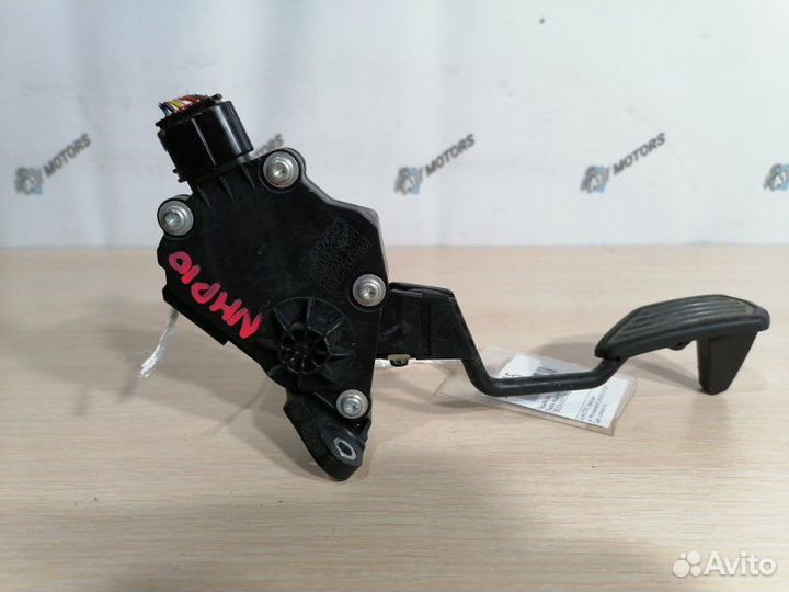 Педаль газа Toyota Aqua NHP10 1nzfxe
