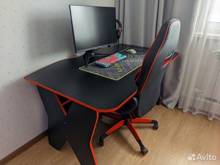 Компьютерный стол