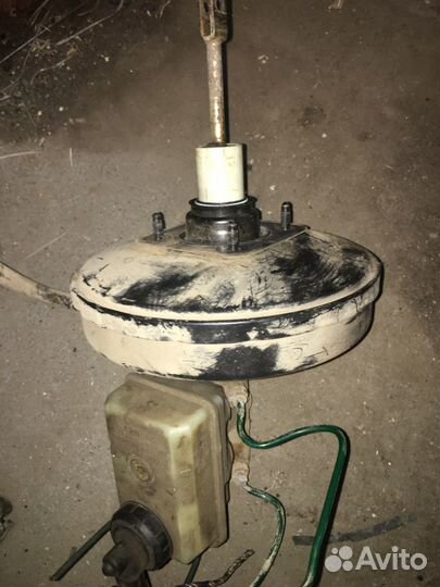 Вакумный уселитель тормозов Renault Laguna 1