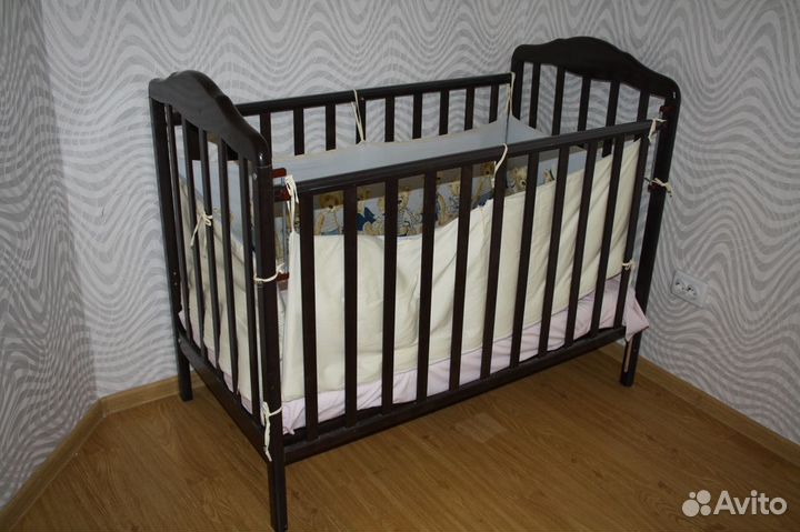 Детская кроватка + матрац + бортики