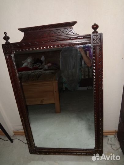 Зеркало в деревянной раме начало хх века
