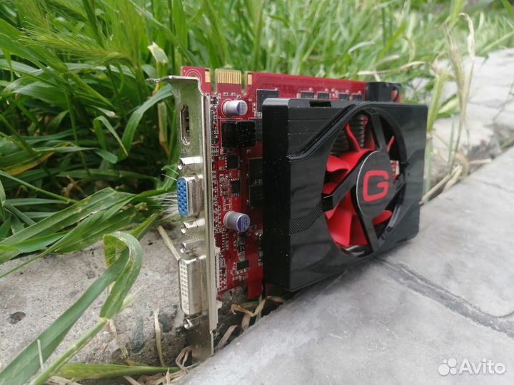 Видеокарта GeForce GTS / Radeon HD