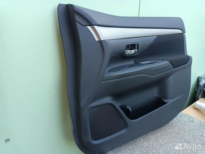 Обшивка двери передней правой Митцубиси Аутлендер