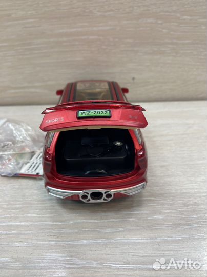 Модель машины 1:24 дым, свет