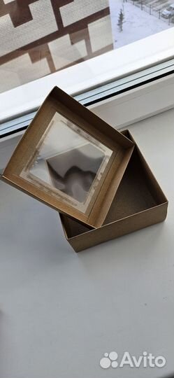 Коробка подарочная с окном 16.5х16.5