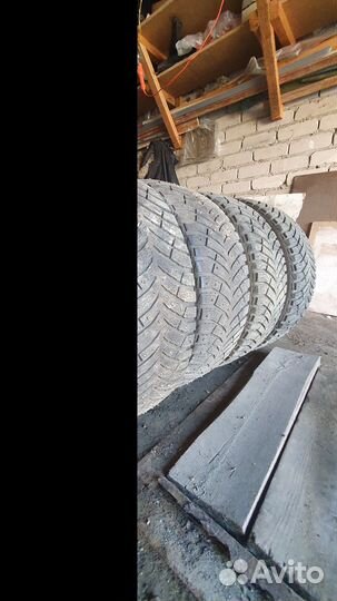 Michelin X-Ice North 4 205/60 R16