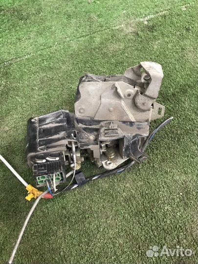 Замок двери задний левый Bmw 5-Series E39 M54B25