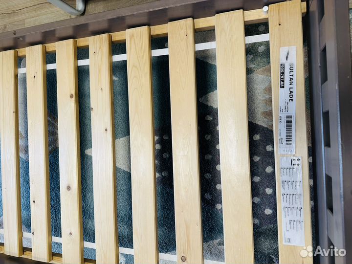 Детская кровать с бортиком и матрасом