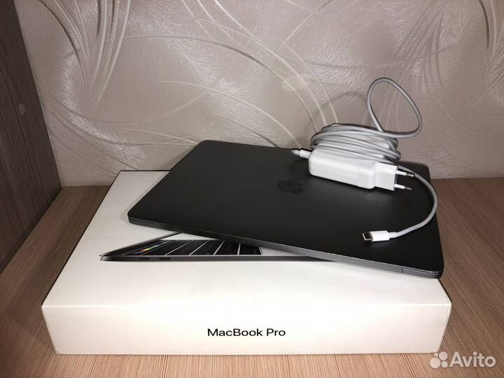 MacBook Pro 13 (2016), 250 гб, Core i5, 2.9 ггц, R