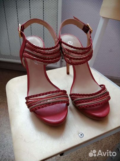 Босоножки женские