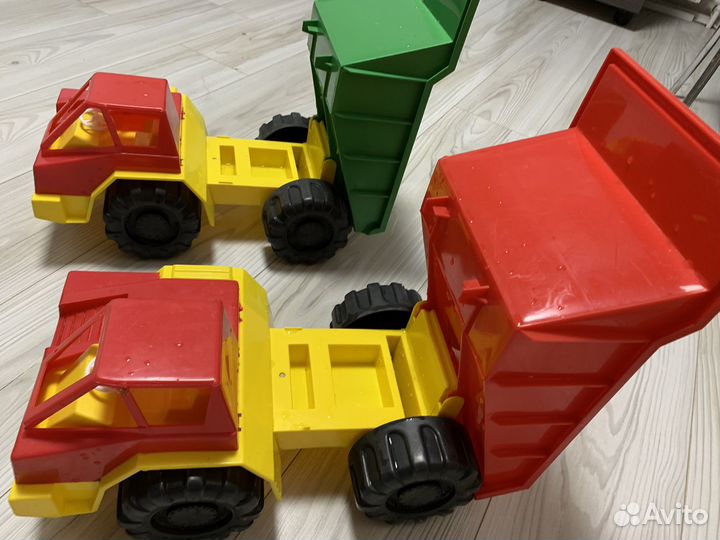 Игрушка самосвал большой