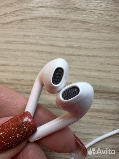 Наушники Apple EarPods с разъёмом Lightning