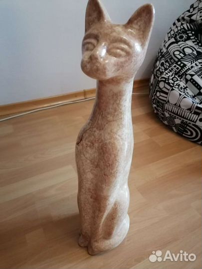 Статуэтка фарфор