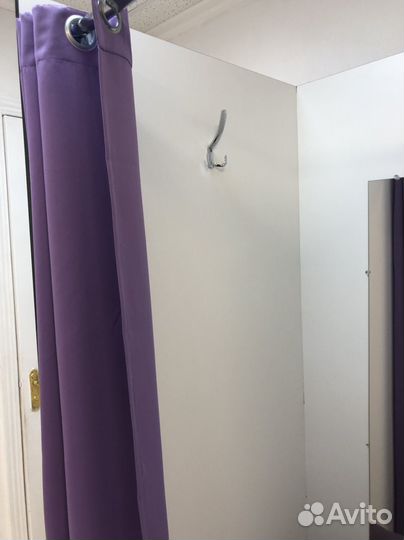 Примерочная кабина со шторой и пуфиком