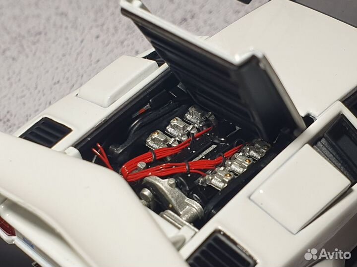 Lamborghini Countach 5000S - AutoArt 1:43