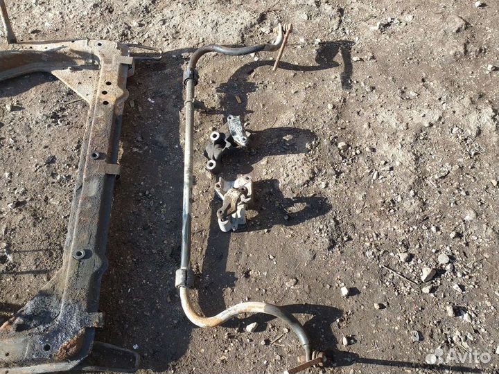 Передний подрамник peugeot 607