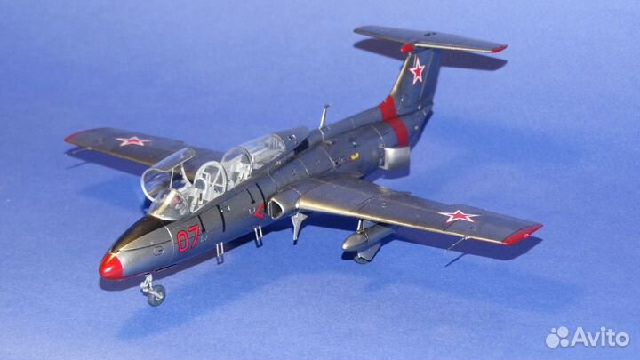 Модель самолёта 1/48 Л-29 