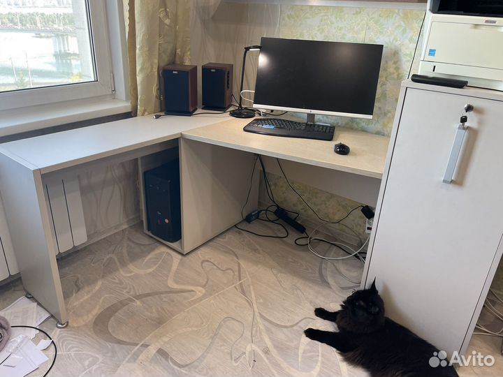 Компьютерный стол с приставной тумбой