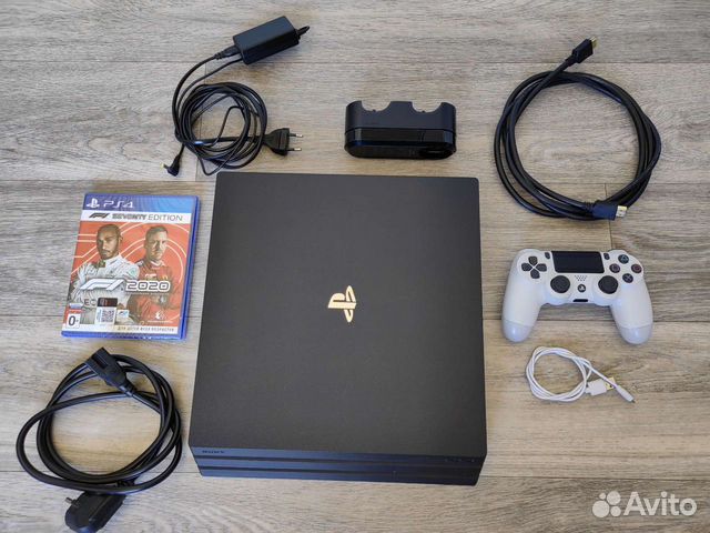 Sony PS4 Pro ( 1tb памяти ) в отличном состоянии