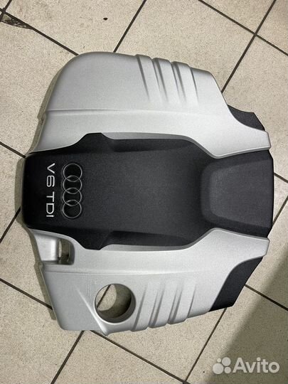 Декоративная крышка двигателя Audi Q7