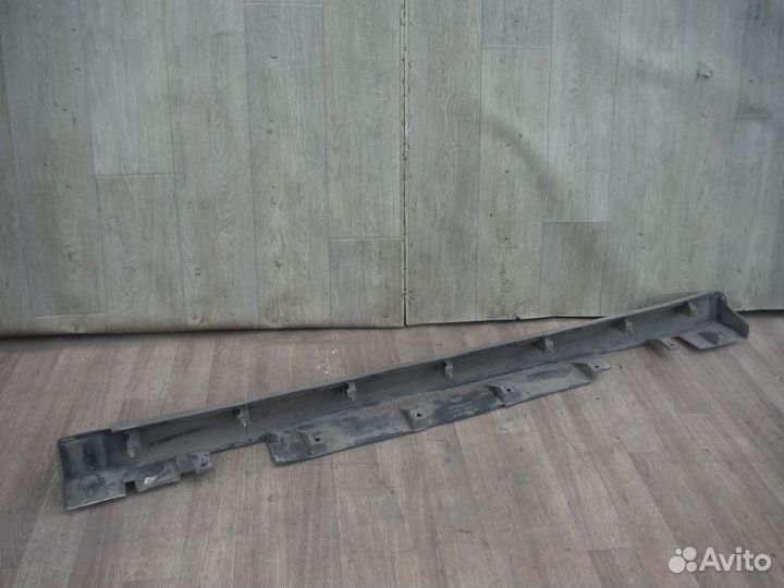 Порог накладка правый nissan Tiida 2010