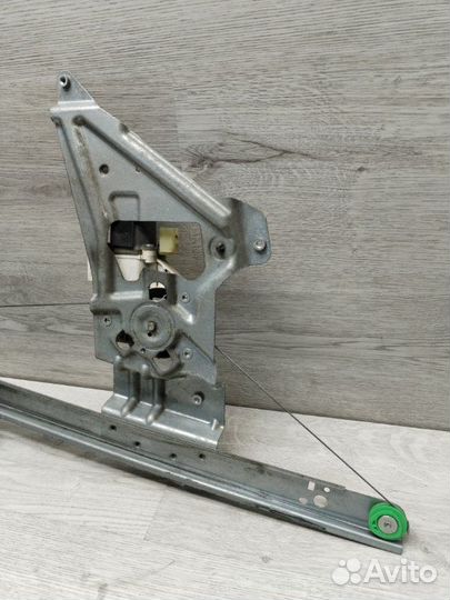 Стеклоподъемник левый Mercedes Sprinter 906 OM651