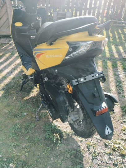 Скутер MotoLand