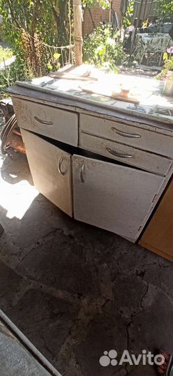 Кухонный стол