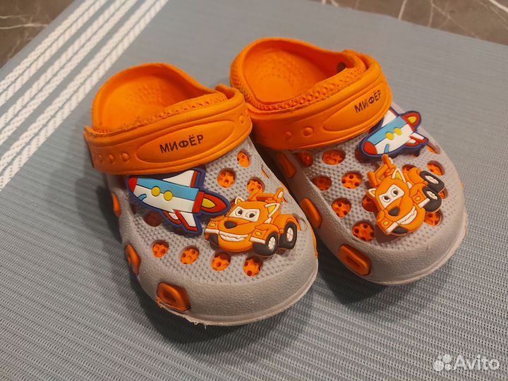 Сандали под crocs