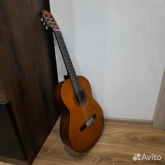 Классическая гитара yamaha c40