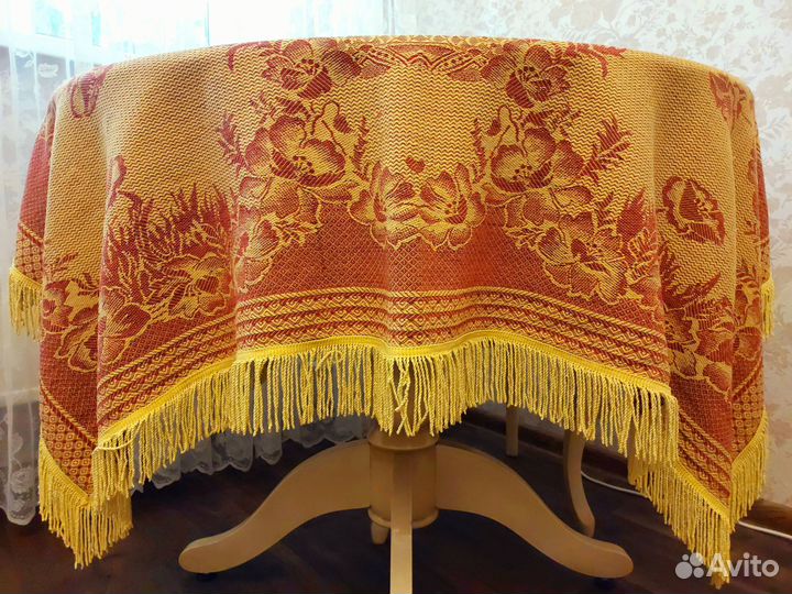 Скатерть старинная с бахромой