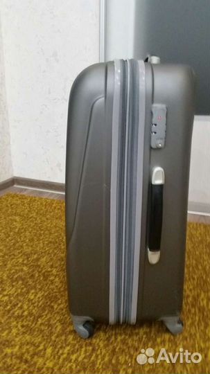 Чемодан на колесах большой