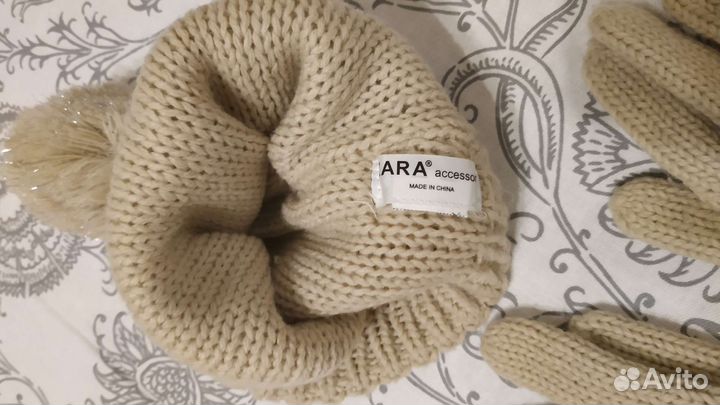 Шапка и перчатки Zara