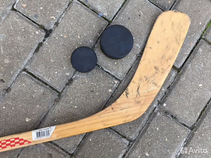 Клюшка хоккейная Norway Leader L и шайбы