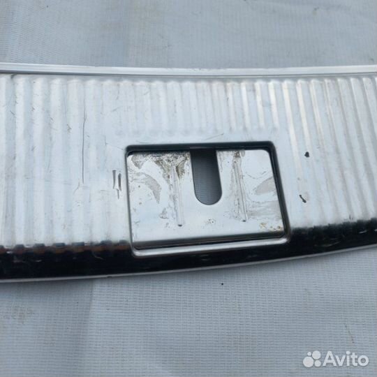 Накладка замка багажника Volkswagen Touareg 1