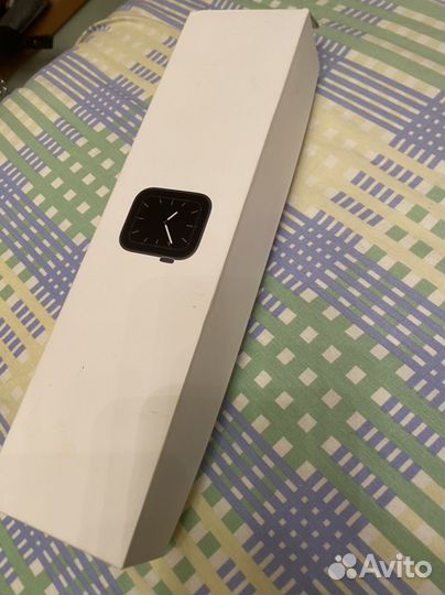 Коробки от AirPods Pro и от Apple watch series 5