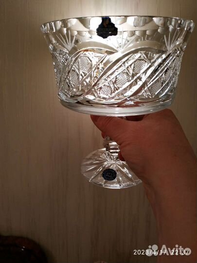 Хрустальная ваза на ножке