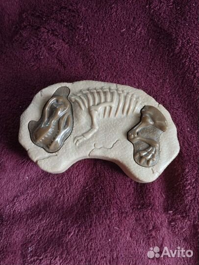 Динозавр игрушка