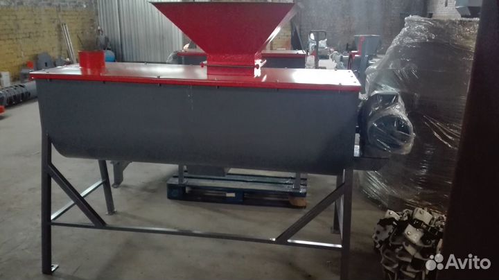 Смеситель кормов горизонтальный