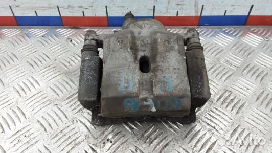 Суппорт тормозной передний правый toyota prius XW3