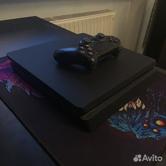 Playstation 4 slim + gamepad