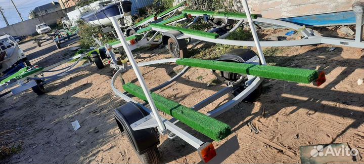 Под лодку до 5м. прицеп легковой