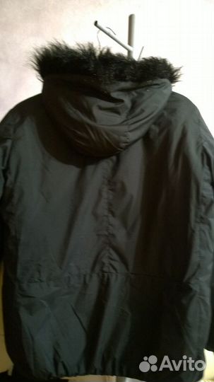 Куртка черная на молнии с капюшоном