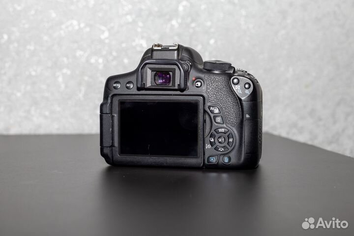 Canon eos 750d body