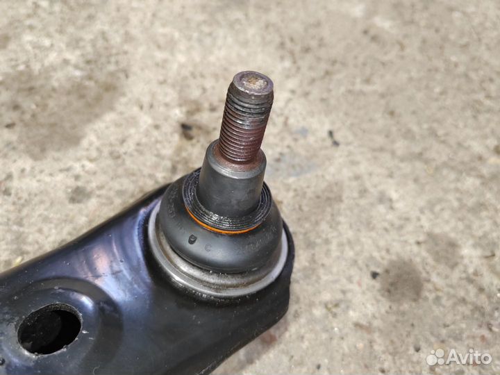 Рычаг передний левый Volkswagen Amarok рест. 2018