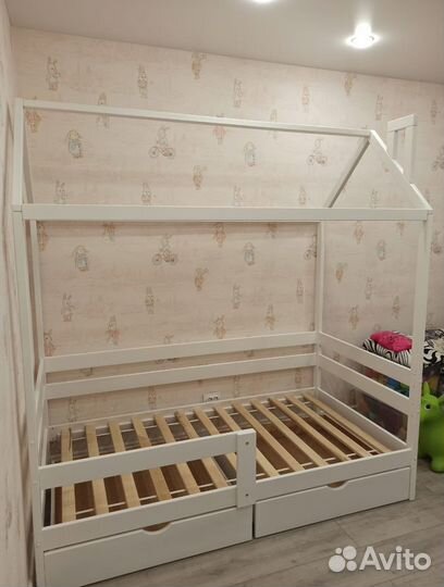 Кровать детская домик