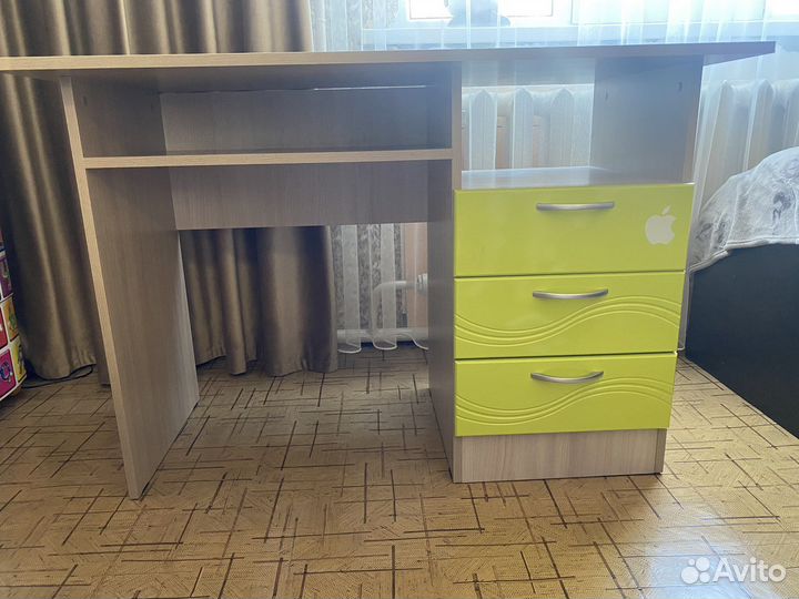 Письменный стол