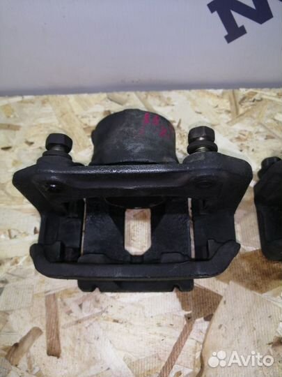 Суппорта передние пара Toyota Mark II GX81