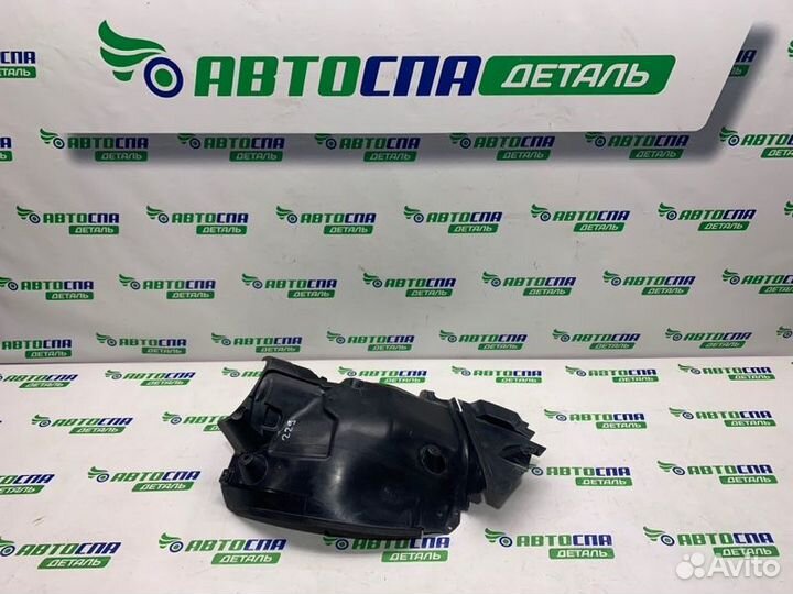 Подкрылок передний Mercedes Benz C-Class W204